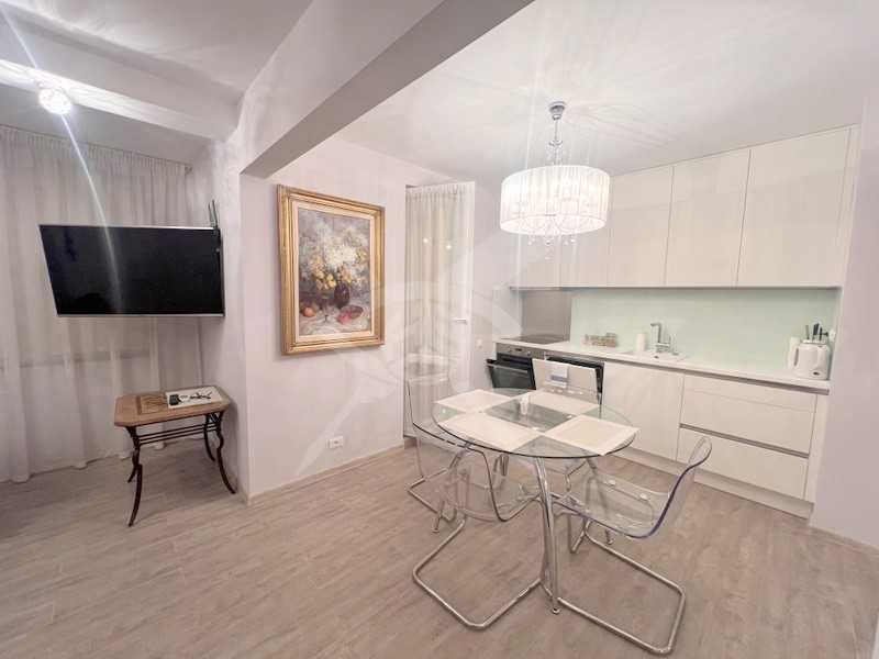 Продава се Тристаен апартамент в Поморие - 132 кв.м за 1508 €/кв.м - Снимка #1