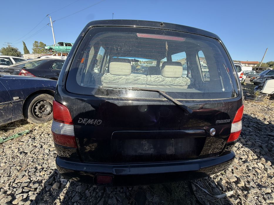 Мазда Демио 1.3 75к.с. на части