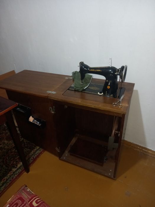 Швейная машинка Чайка