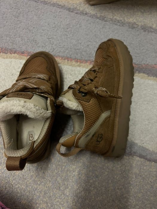 Vând UGG uri marimea 37
