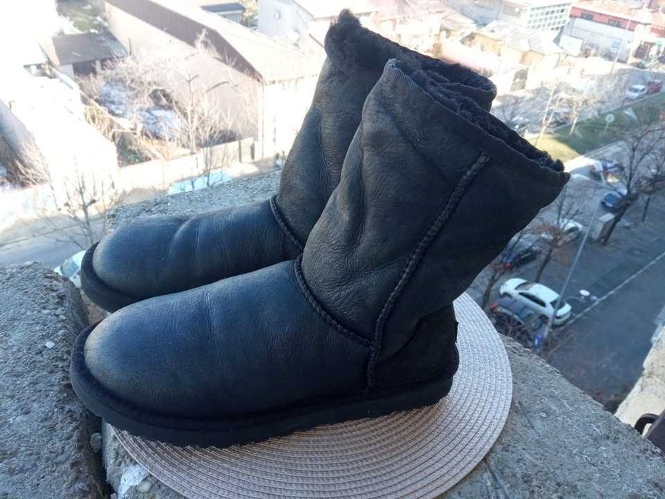 Pantoif Cizme piele imblanite UGG Classic Sort II, mar 38, (23.5 cm)