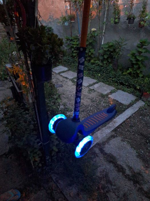 Vand trotineta pentru copii