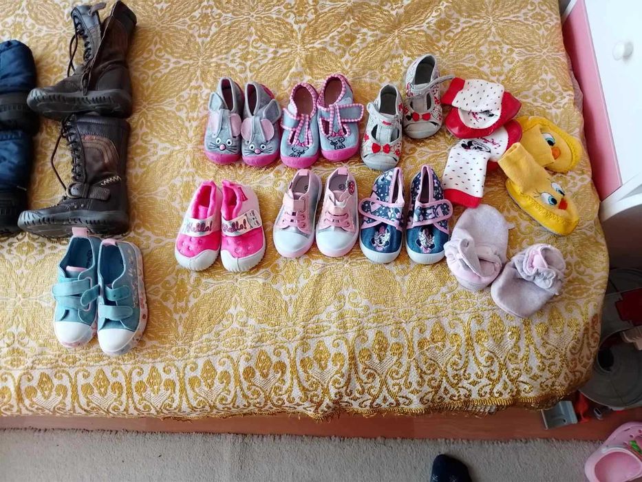 Обувки- маратонки,боти,ботуши,буйни,пантофи от 18 до 25 номер