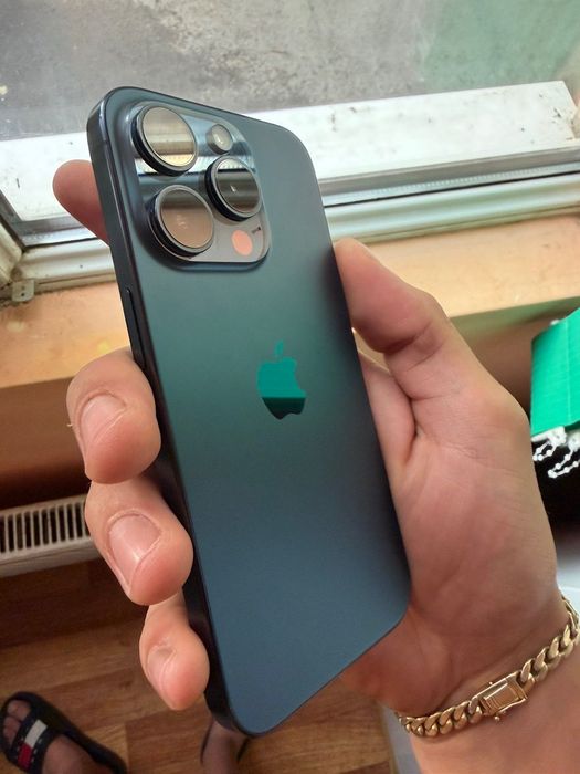 ПРОДАВА СЕ iPhone15 pro син 512 гб версия