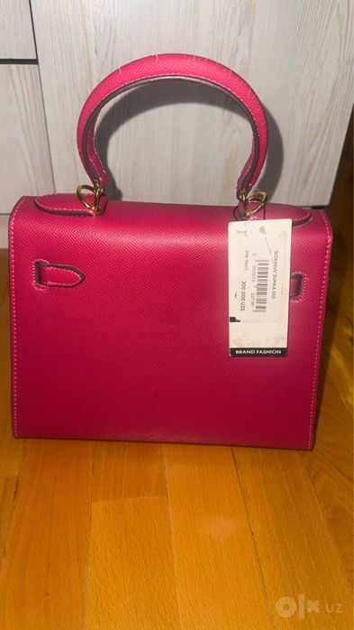 Сумка Hermes 24 см, ярко розового цвета, имеется длинный ремешок, замо