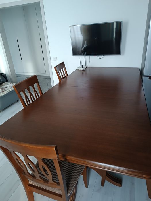 Стол в отличном состоянии