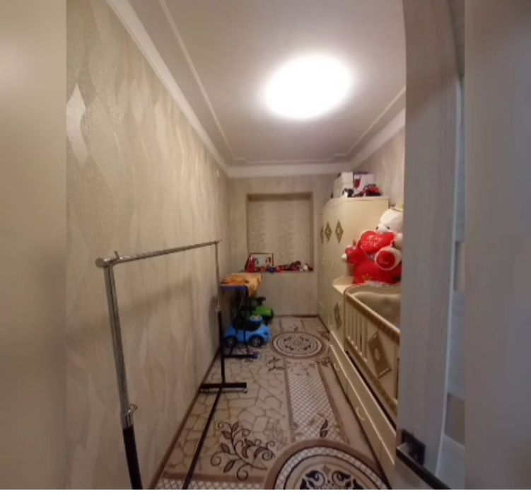 Квартира сотилади.