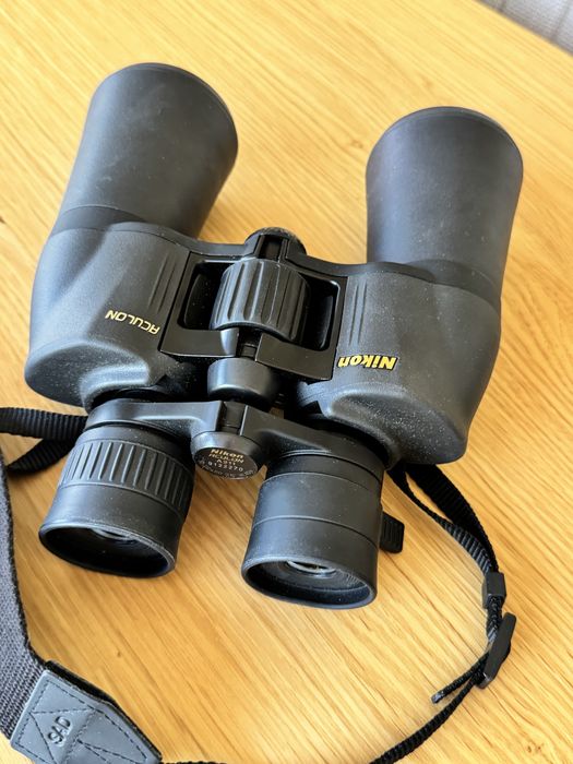 Binoclu Zoom Nikon Aculon A211 10-22x50