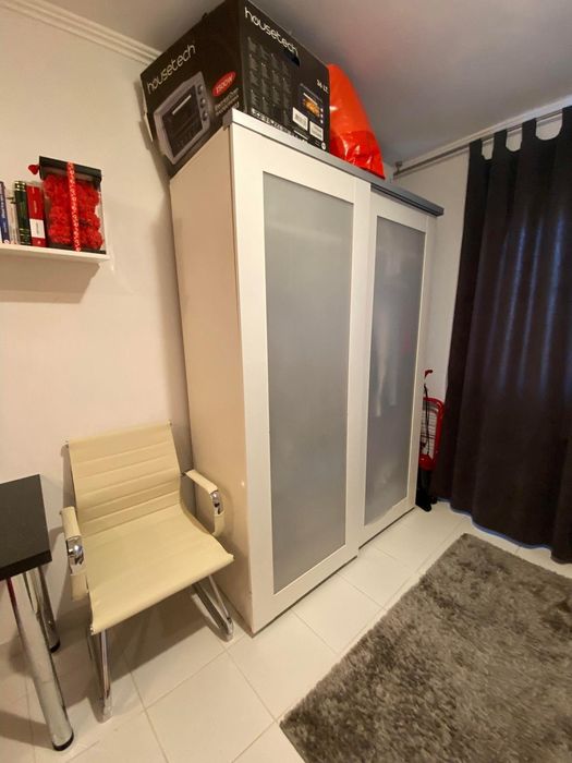 Închiriez garsoniera