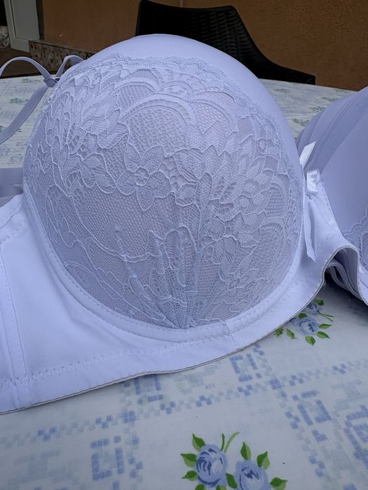 Sutiene dama cu dantela dar si simple