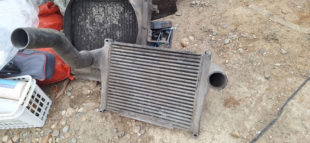 Продам радиатор и интеркуллерна Автобус