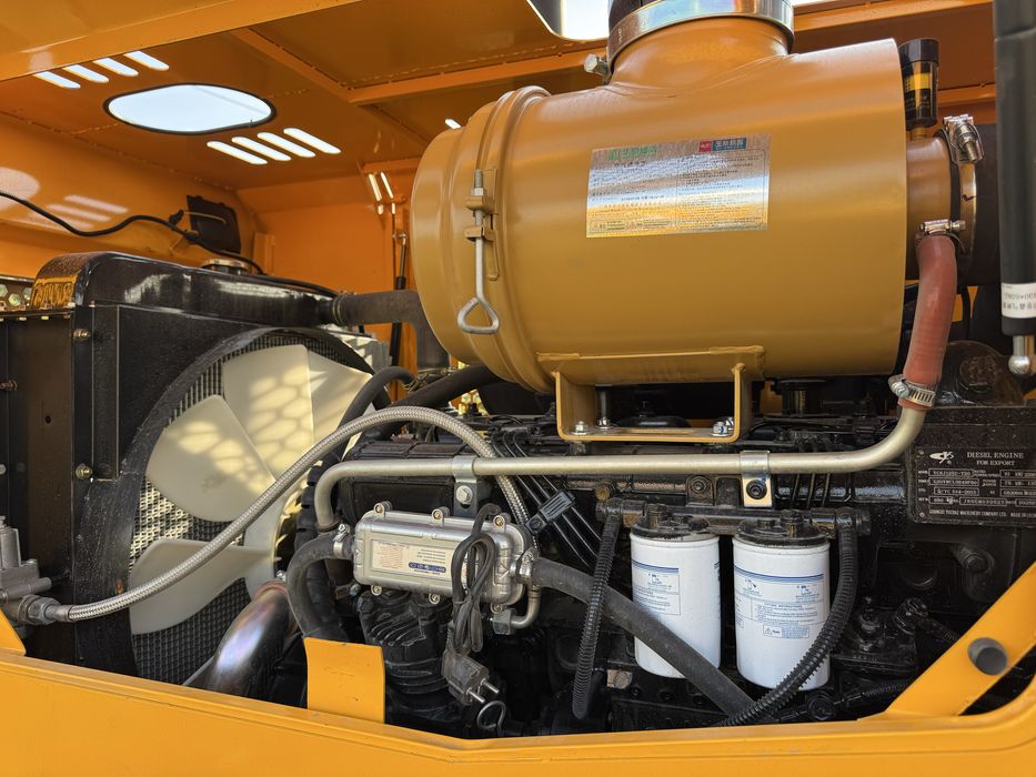 Погрузчик 2-х куб новый