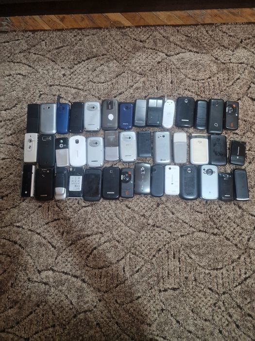 Vand lot telefoane vechi de colectie
