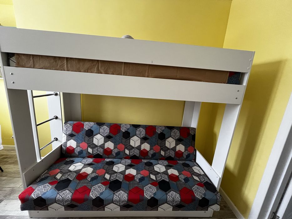 Детская двухъярусная кровать