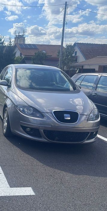 Vând    Seat      Altea