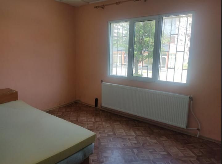 Дава се под наем Тристаен апартамент в Пловдив, Изгрев - 80 кв.м за 281 € - Снимка #1