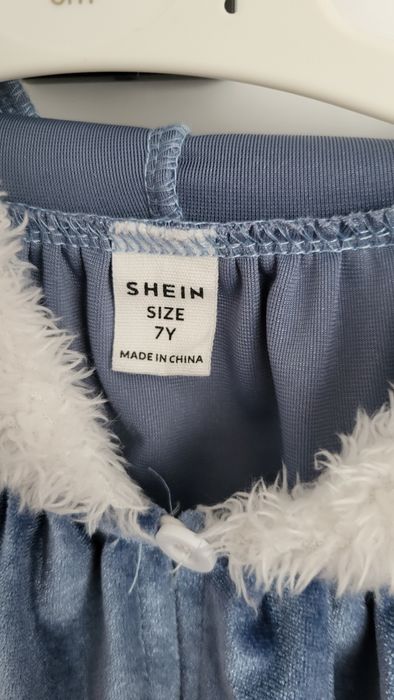 Rochita Elsa cu pelerina