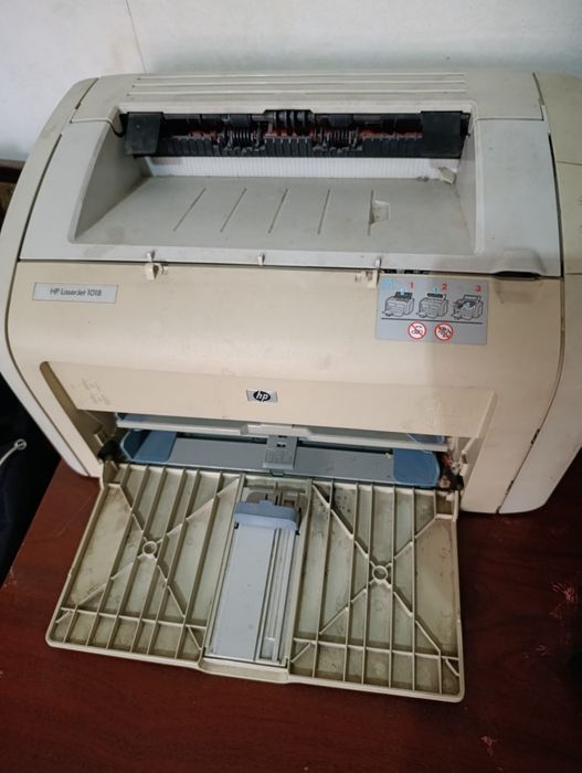 Принтер HP LaserJet