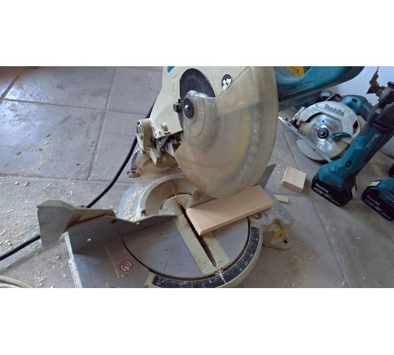 Тарцовачная пила Makita LS 1040