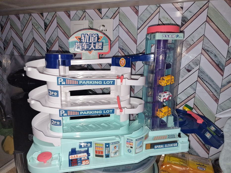 Играчка музикален паркинг