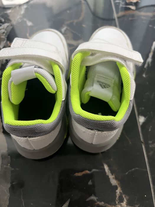 Adidasi adidas marimea 25, talpa interioara 14,5cm