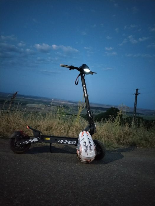 Vând trotineta kukirin g2 
Soprt