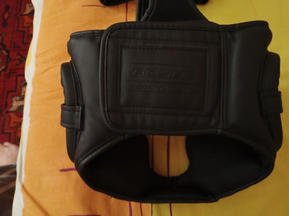 Боксерский комплект,шлем с регулировкой размера,и перчатки