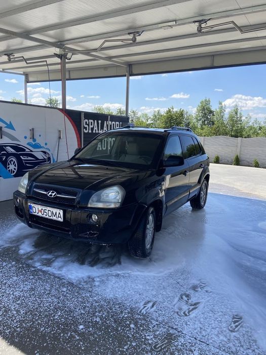 Vând hyundai tucson pentru dezmembrat