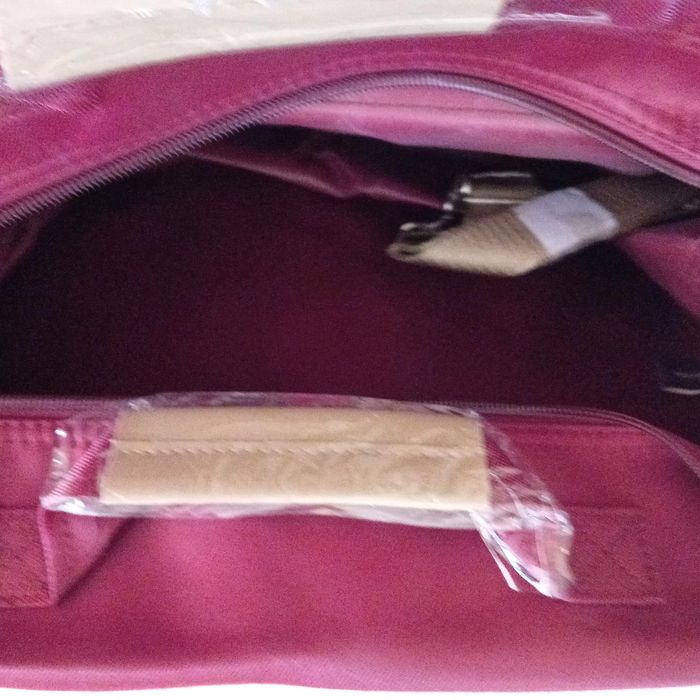 Нова чанта за лаптоп и училищни извънкласни форми.