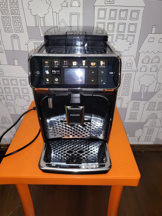 Кафеавтомат Philips 5400 LatteGo Филипс кафемашина с дисплей и кана