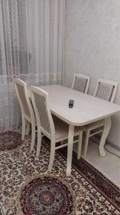 Стол со стульями