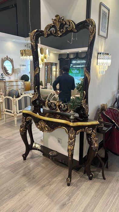 Консоль в стиле барокко