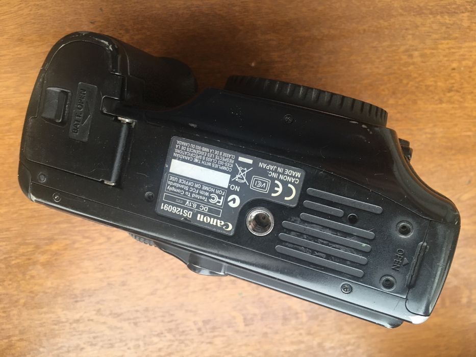 Canon 5d на запчасти +2батарейки