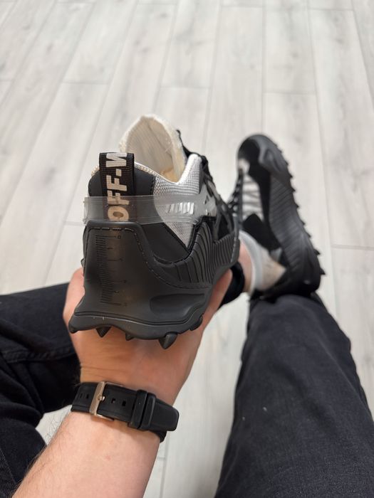 Adidasi Barbati OFF White Negru & Gri!