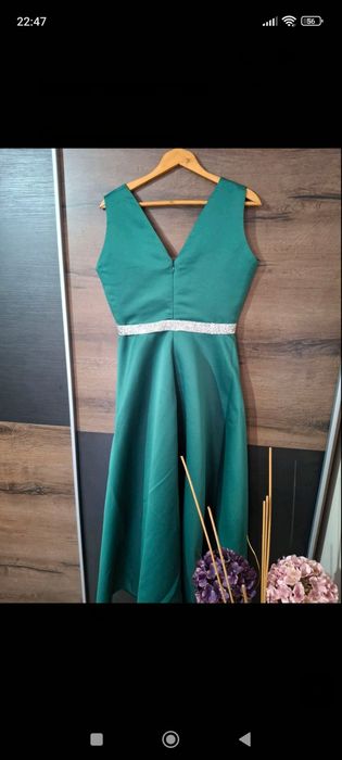 Официална рокля от  сатен .