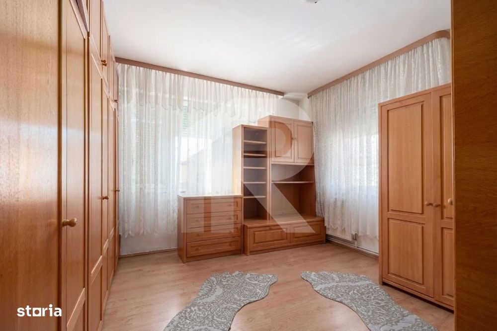 Casa spatioasa cu vedere la Lacul Grivita | 5 dormitoare | teren 793 m