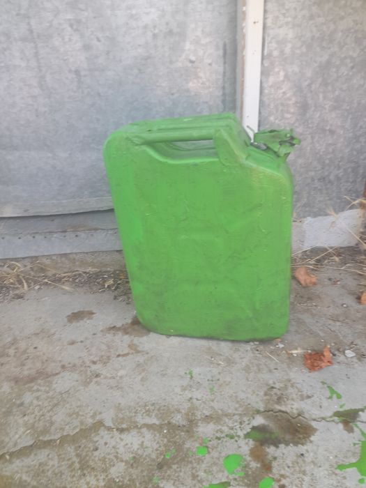 Метални туби за горива.