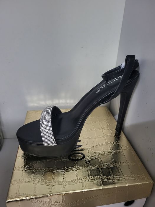 Дамски сандали на ток