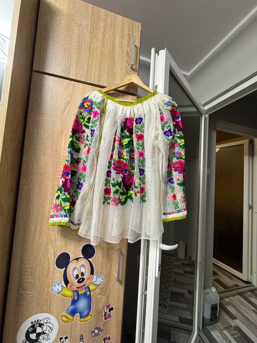 Vând ie cusută manual