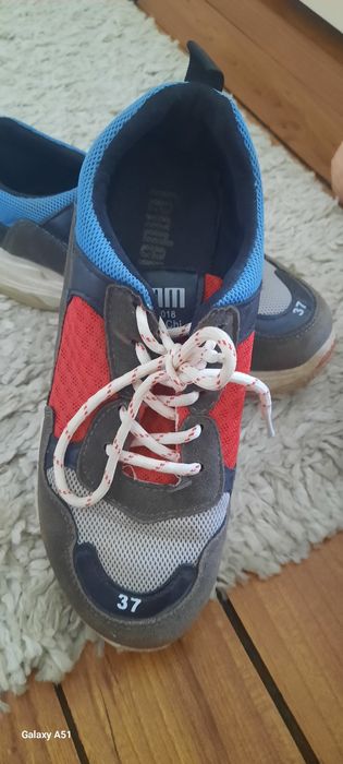 Дамски       маратонки