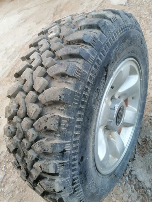 Шины грязевые (с дисками на внедорожник)