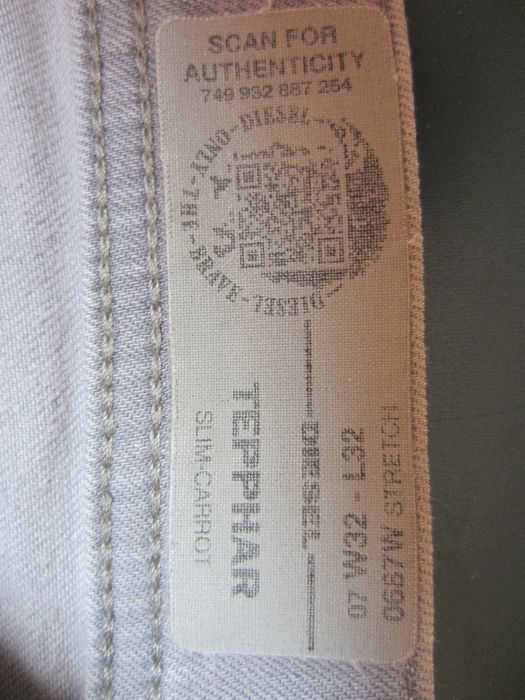 Blugi Diesel TEPPHAR W32 L32, culoare wash 0687W Stretch croiala skinny, 1+3nasturi inscriptionati stare f. buna.