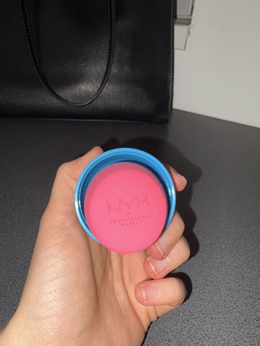 Buretel de machiaj beauty blender roz NYX professional makeup nou