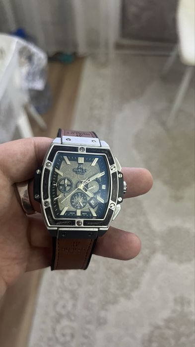 HUBLOT часы новые