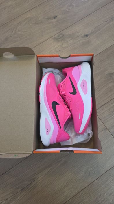 НОВИ маратонки Nike structure 26