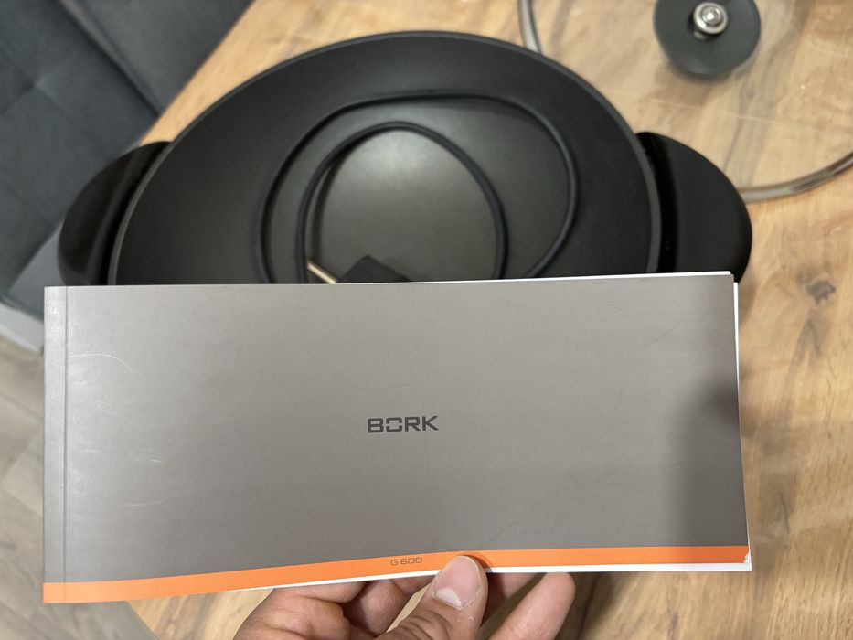 Электроказан Bork G600. Пользовались пару раз. Дома нет кулинаров