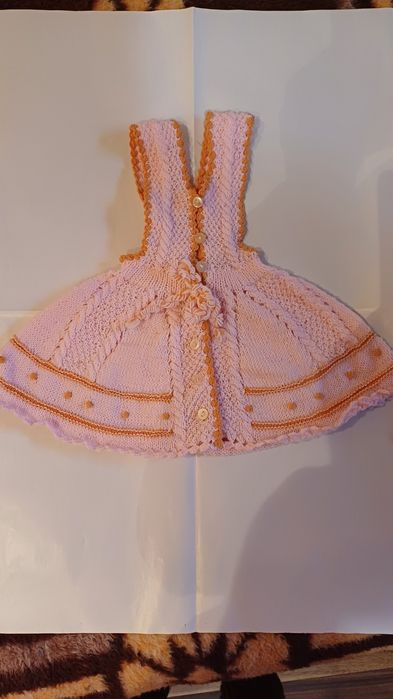 Ръчно плетени детски декоративни роклички.