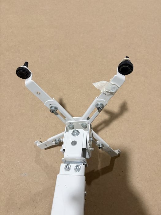 Продам кррюонштейн для проектора