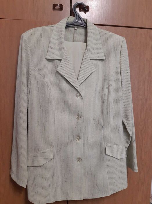 Дамски  костюми в две части