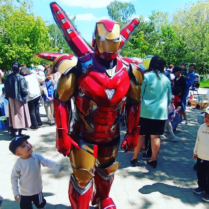 Продам костюмы роботов аниматора